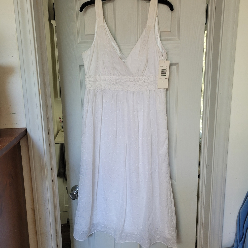 Robbie Bee White Crochet Waist V-Neck Dress NWT